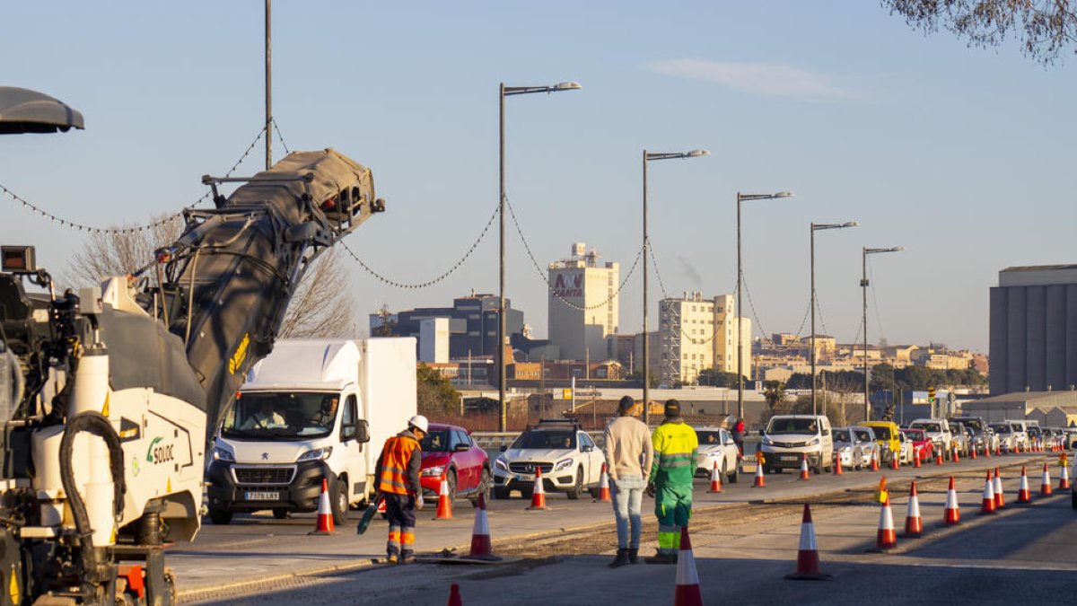 Cues per les obres al pont de Pardinyes, ja sense mitjana