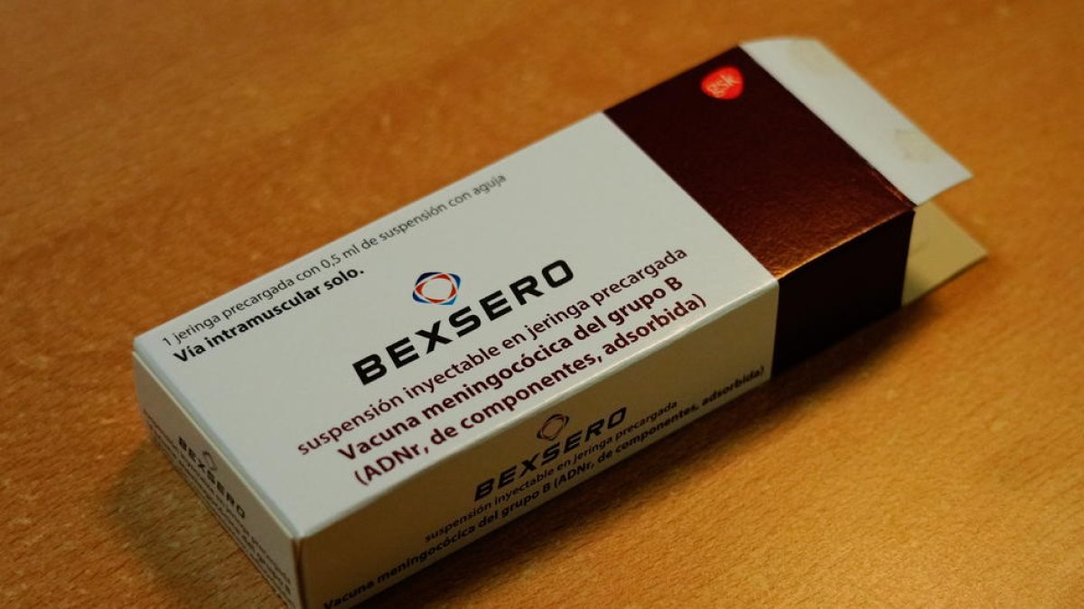 Imatge d'arxiu d'un embolcall de la vacuna de la Meningococ B.
