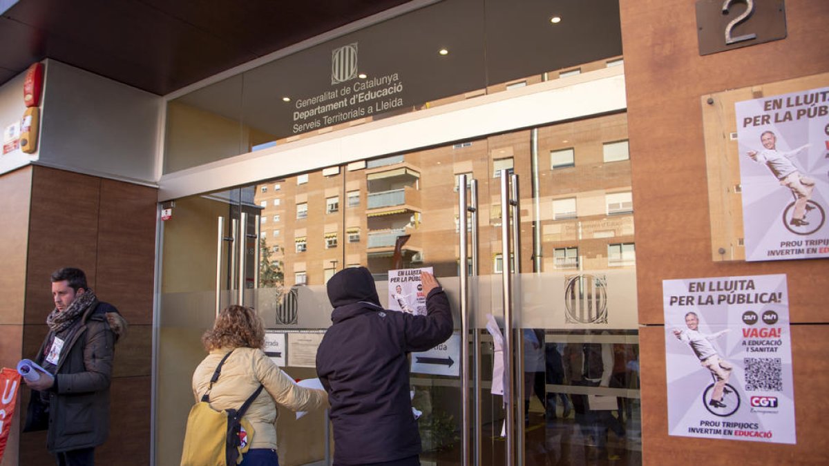 Imagen de archivo de una protesta en la sede de Educación.