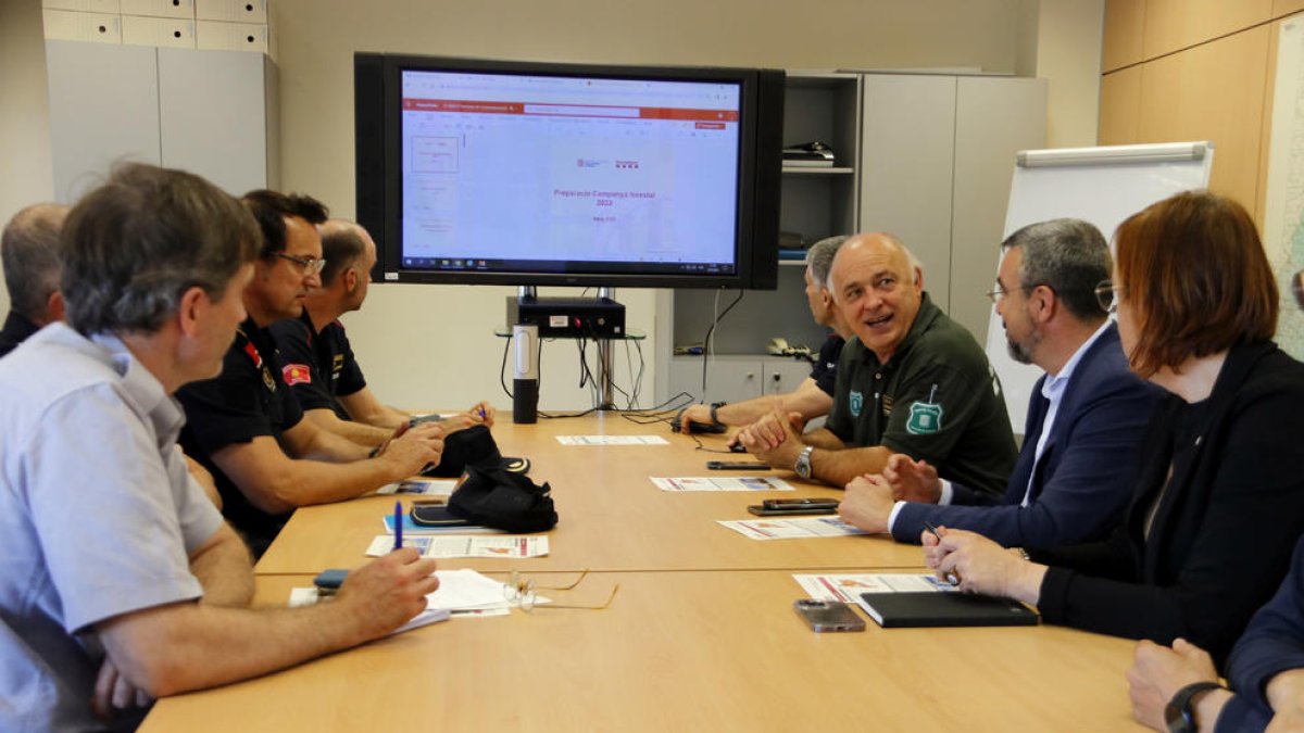Els Agents Rurals fan una crida a què els pagesos llaurin els camps que no preveuen segar per prevenir incendis