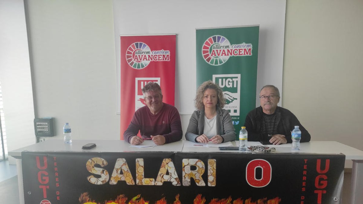 Els representants d’UGT que van oferir ahir la roda de premsa.