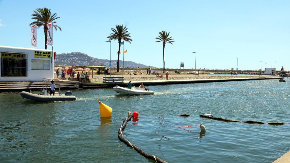 Un mort i sis persones ferides en un accident al canal d'Empuriabrava