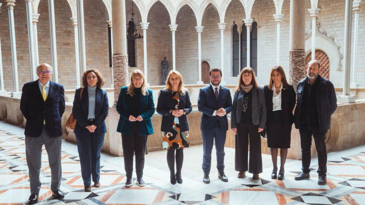 Aragonès i Garriga, ahir amb representants del sector cultural.