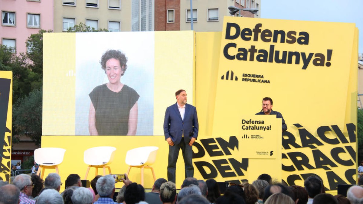 Marta Rovira, participant en un míting al costat d’Oriol Junqueras i Pere Aragonès el 6 de juliol.