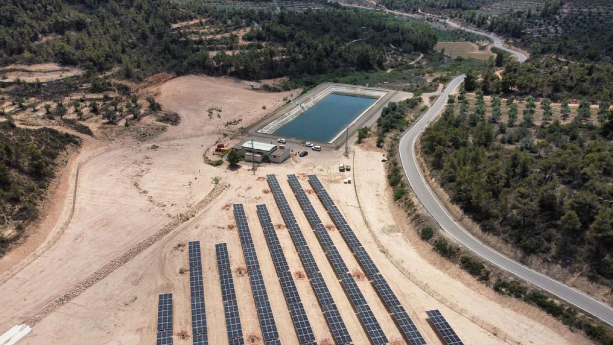 La planta solar que s’ha construït en Bovera.