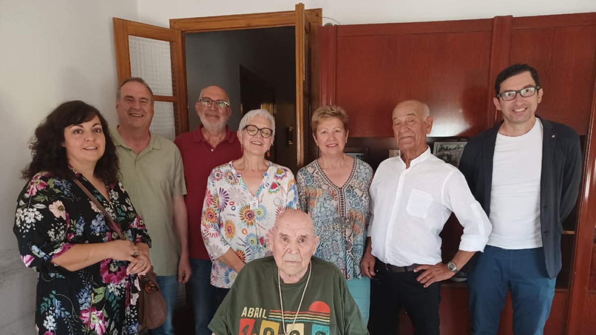Entregan medallas a vecinos centenarios de La Pobla de Segur y de La Fuliola