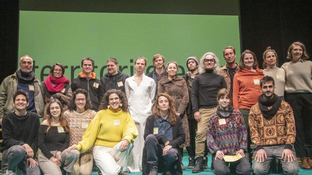 Responsables de FiraTàrrega y representantes de compañías seleccionadas, ayer en el Teatre Ateneu.