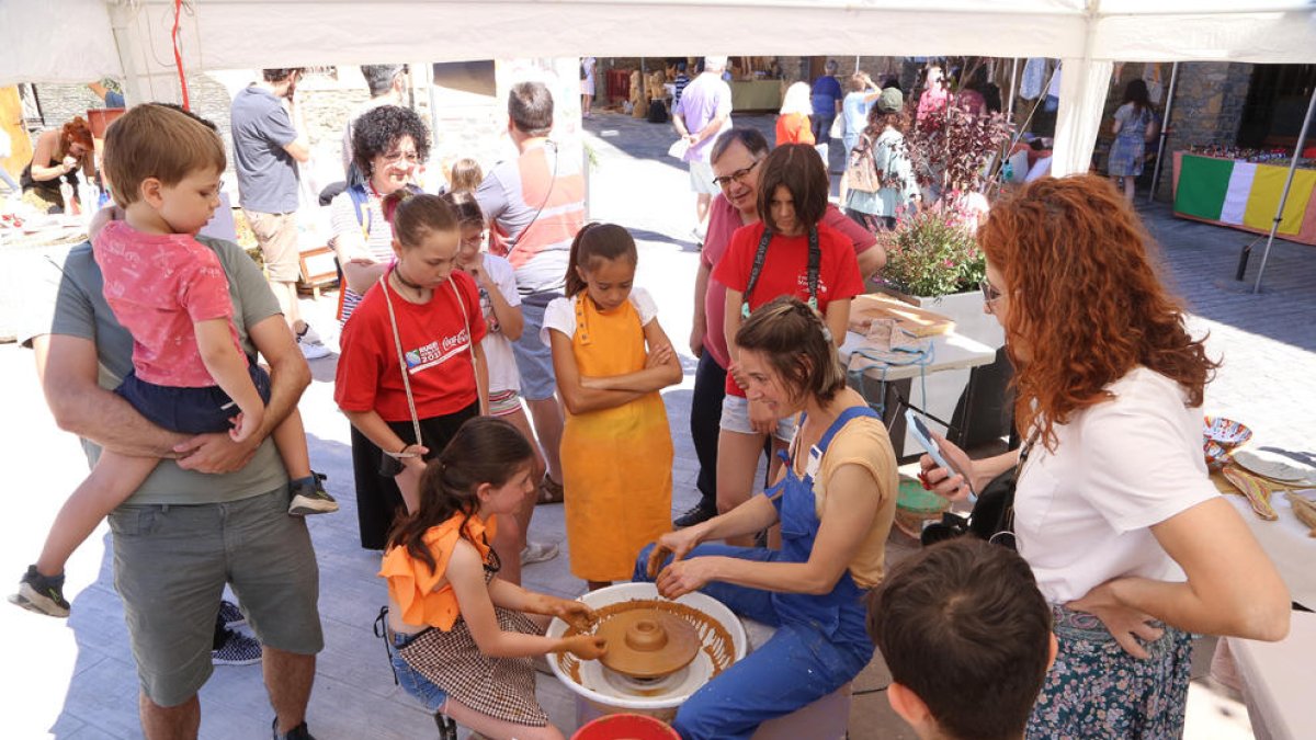 Rialp revive su pasado con la Fira d'oficis i menestrals