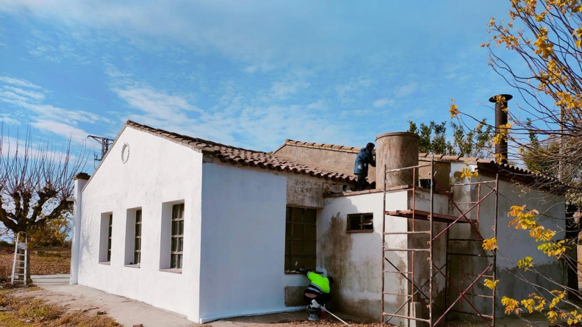 Actualment s’escomet la millora de l’edifici.