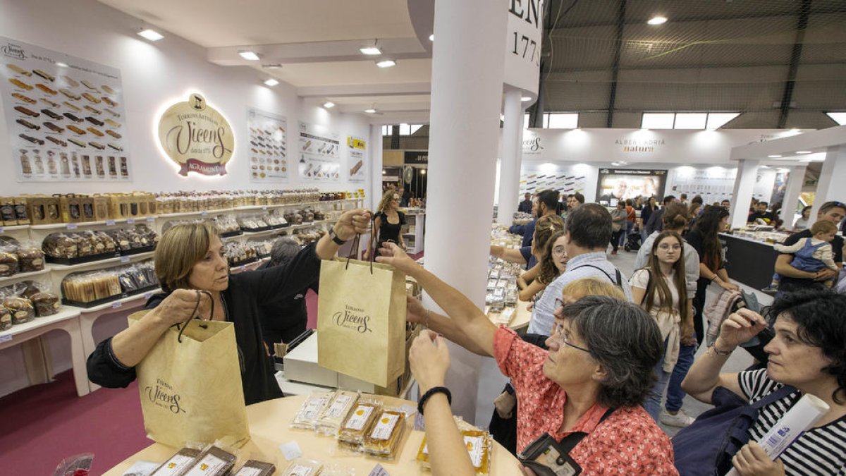 Desde los pabellones de la Fira hasta el centro histórico hay 140 estands de productos de proximidad.