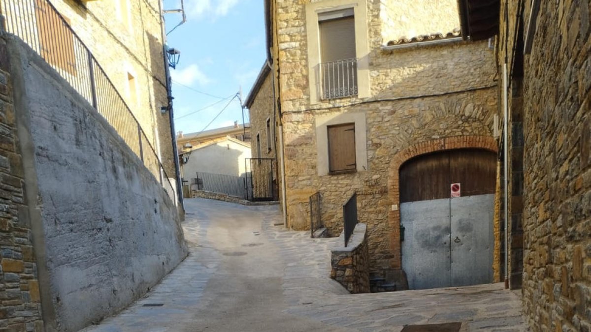 Una de las calles de Prullans que se ha reformado.