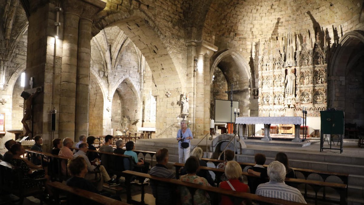 Visita guiada el pasado viernes al retablo gótico de Sant Llorenç, en Lleida, a cargo de la historiadora del arte Montse Macià.