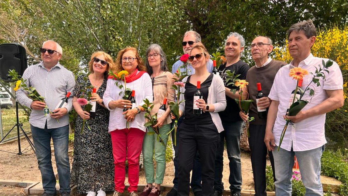 Diversos escriptors van recitar els seus poemes al públic.