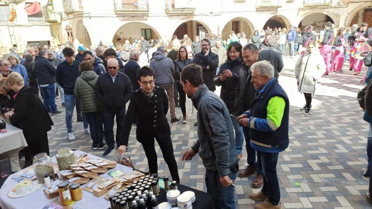 Carme Ruscalleda visitant les parades de la fira gastronòmica celebrada ahir a l’Albi.