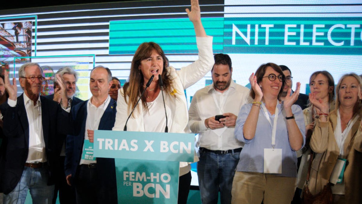 Laura Borràs celebra el triomf electoral a Barcelona diumenge amb Trias i Turull.