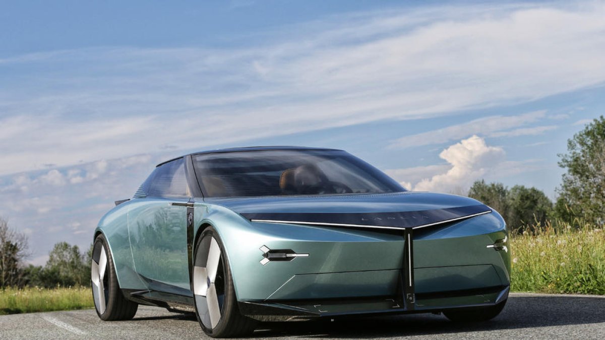 Lancia torna a Espanya amb el prototip Pu+Ra HPE i llança una aposta per l'electrificació