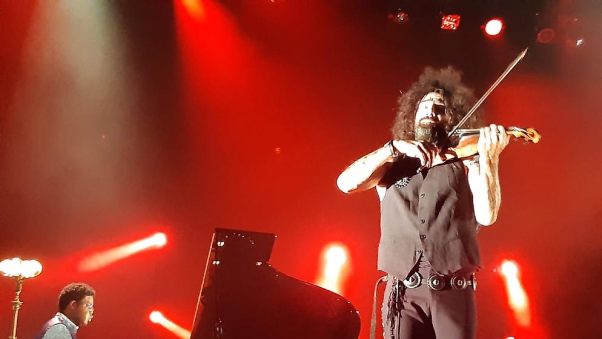 El violinista Ara Malikian, en la seua anterior actuació a Lleida, el febrer del 2021 a la Llotja.