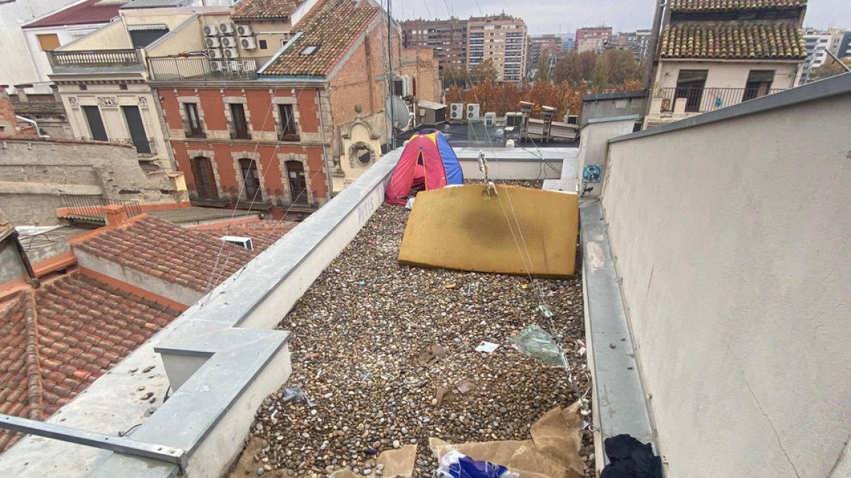 Este espacio junto a los restos del antiguo barrio judío es el ‘hogar’ de un ‘sin techo’.