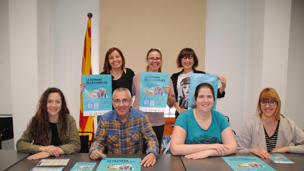 La presentación de La Setmana de les Famílies en el consell.