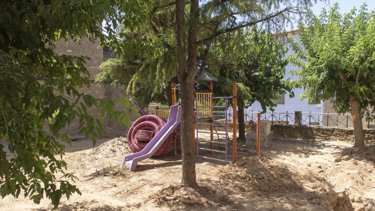 Les obres de remodelació de la Placeta de Sanaüja.