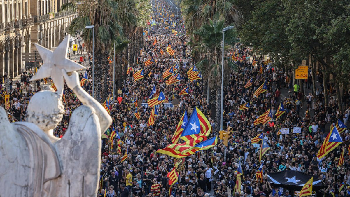 L’ANC va qualificar de rotund èxit la participació en la manifestació de la Diada a Barcelona, que va xifrar en 700.000 persones.