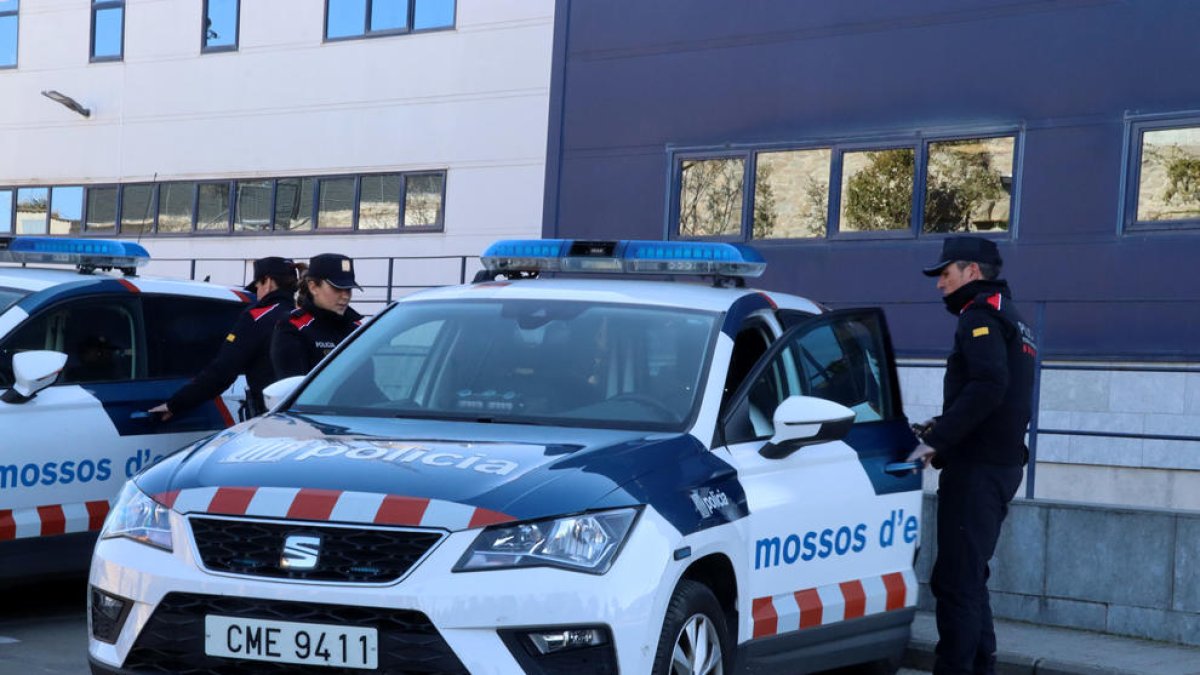 Els Mossos d'Esquadra canvien d'uniforme després de 40 anys