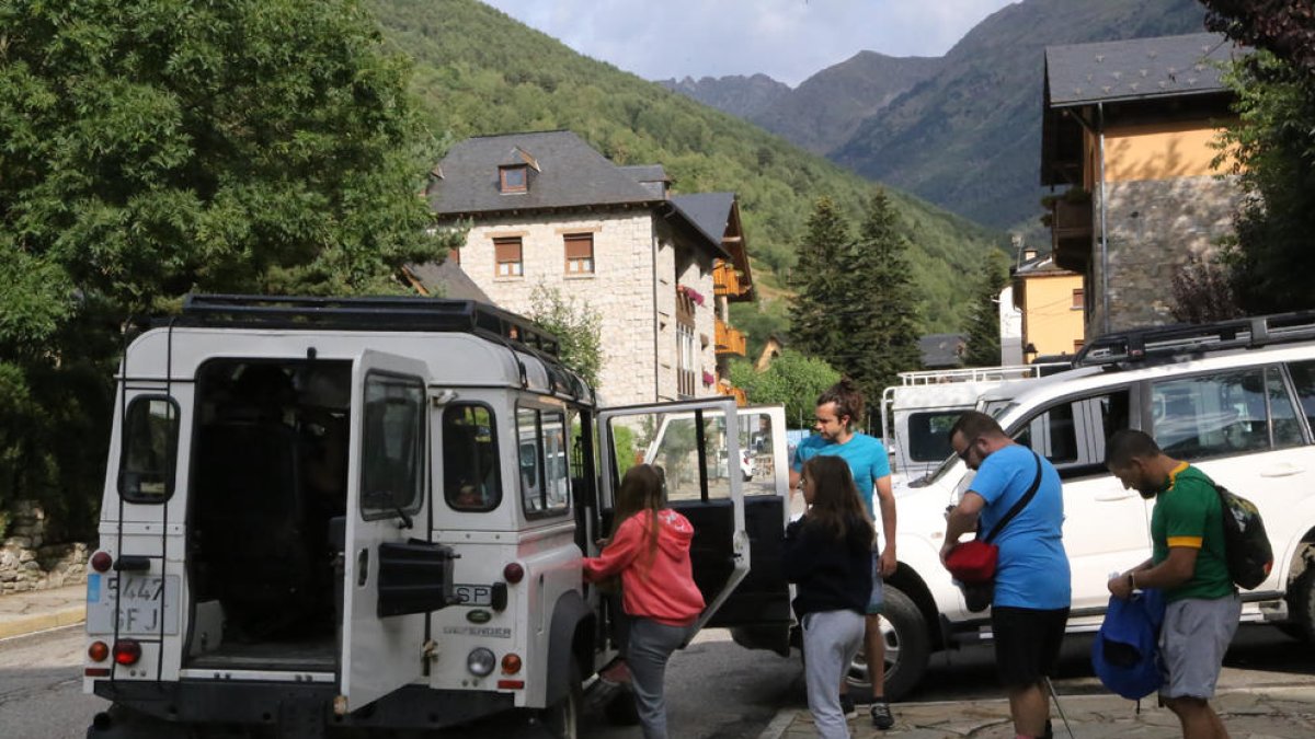 Els taxis d’Espot per visitar Aigüestortes, la setmana passada.