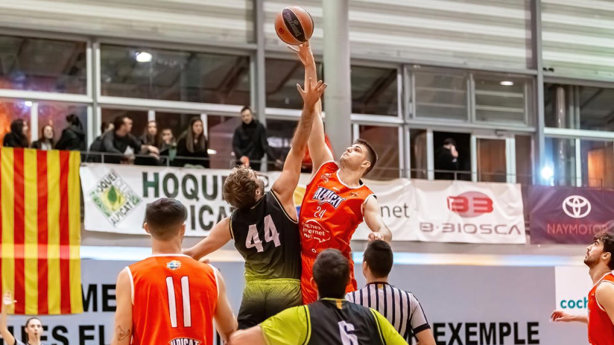 El CB Alpicat gana al Molins y sigue líder