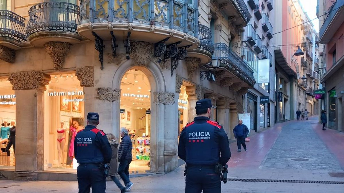 Detenido un hombre por un robo en el interior de un vehículo en Lleida