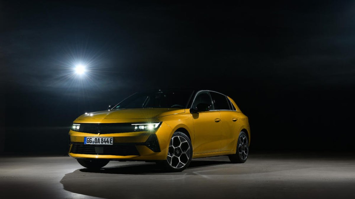 Opel Astra amb il·luminació Intelli-Lux LED® Pixel Light, única en el segment compacte