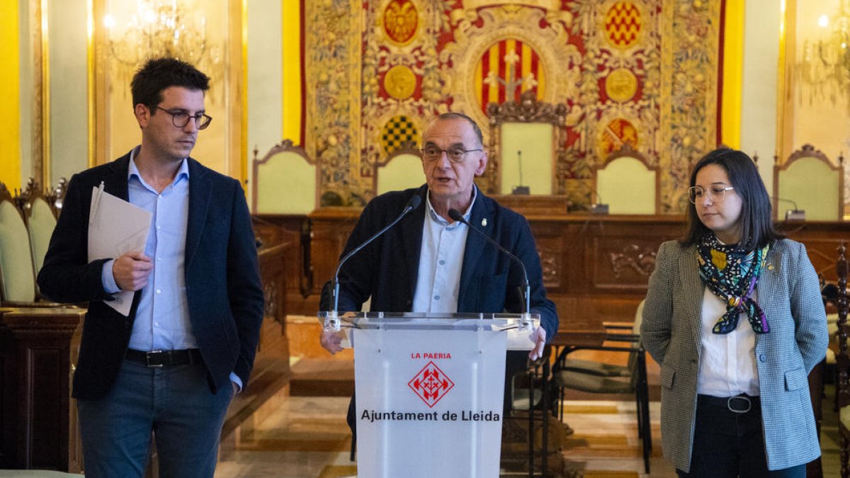 Toni Postius, Miquel Pueyo i Jordina Freixanet, ahir a la Paeria.