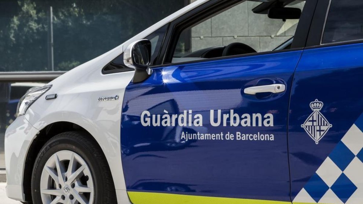 Denuncien un home per masturbar-se davant cinc turistes en un bus de Barcelona