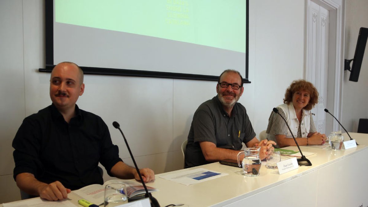 Dirigents de Plataforma per la Llengua, ahir a Barcelona.