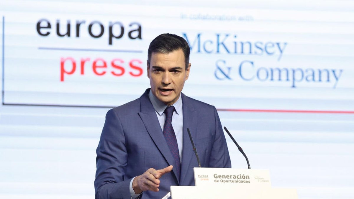 El presidente del Gobierno, Pedro Sánchez; interviene en el encuentro del foro 'Generación de Oportunidades' en Madrid.