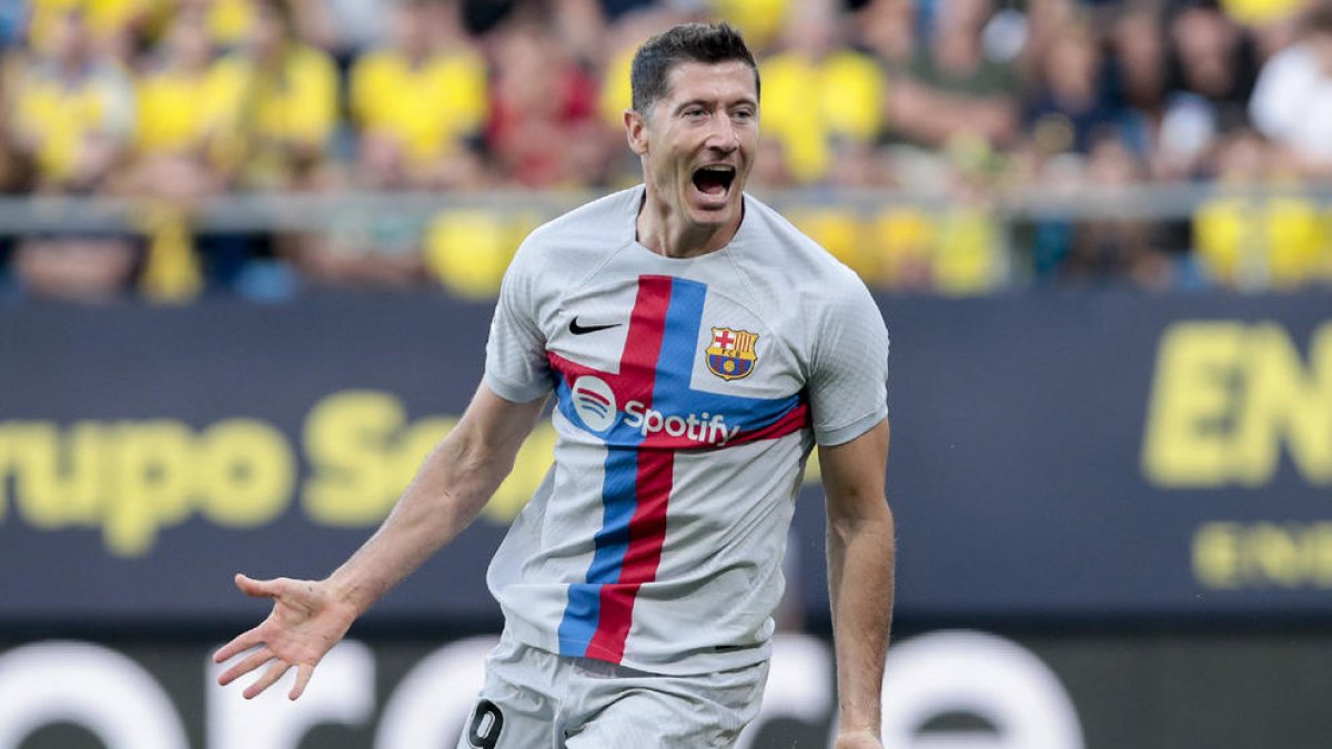 Lewandowski celebra el gol a Cadis.
