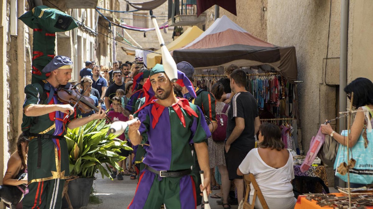 El centre històric de Guimerà es va omplir ahir de públic i activitat.