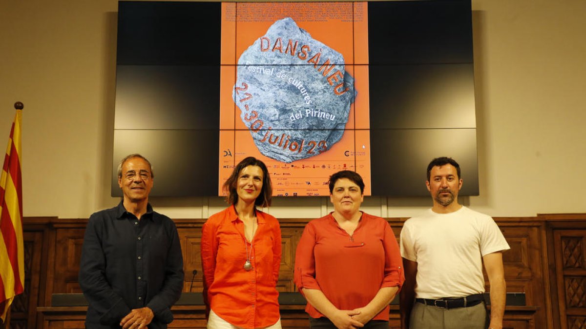 La sala d’actes de l’IEI va acollir la presentació del 32 Dansàneu.