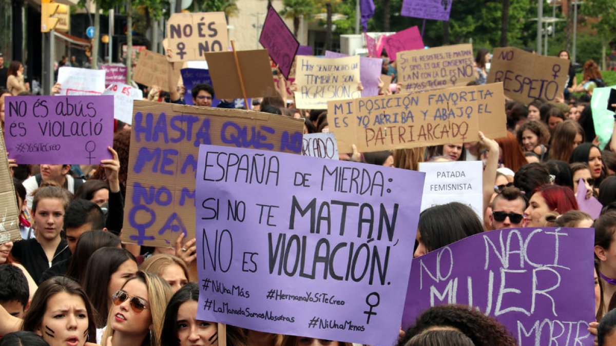 Imatge d’arxiu d’una protesta contra la sentència de La Manada als carrers de Lleida.