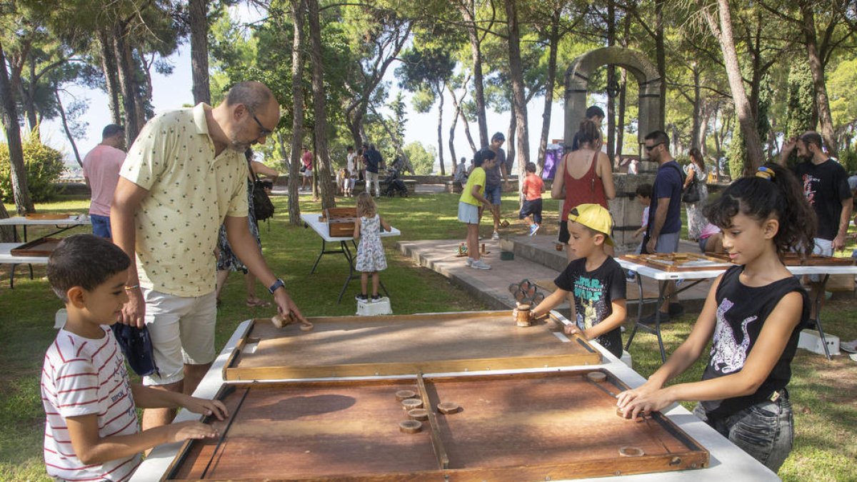 Las familias disfrutaron de una matinal de actividades lúdicas.
