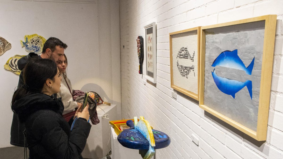 Les pales de pàdel ‘tunejades’ són les protagonistes de la nova exposició de l’Espai Cavallers.