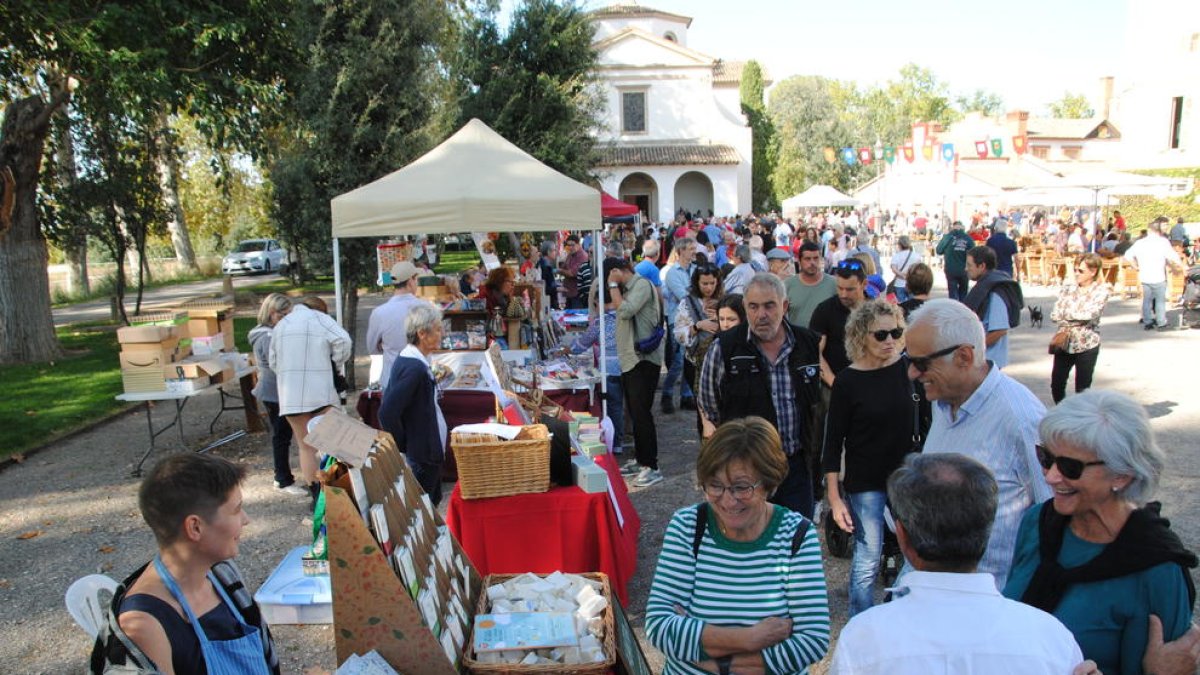 El públic va poder visitar un mercat de productes de proximitat.