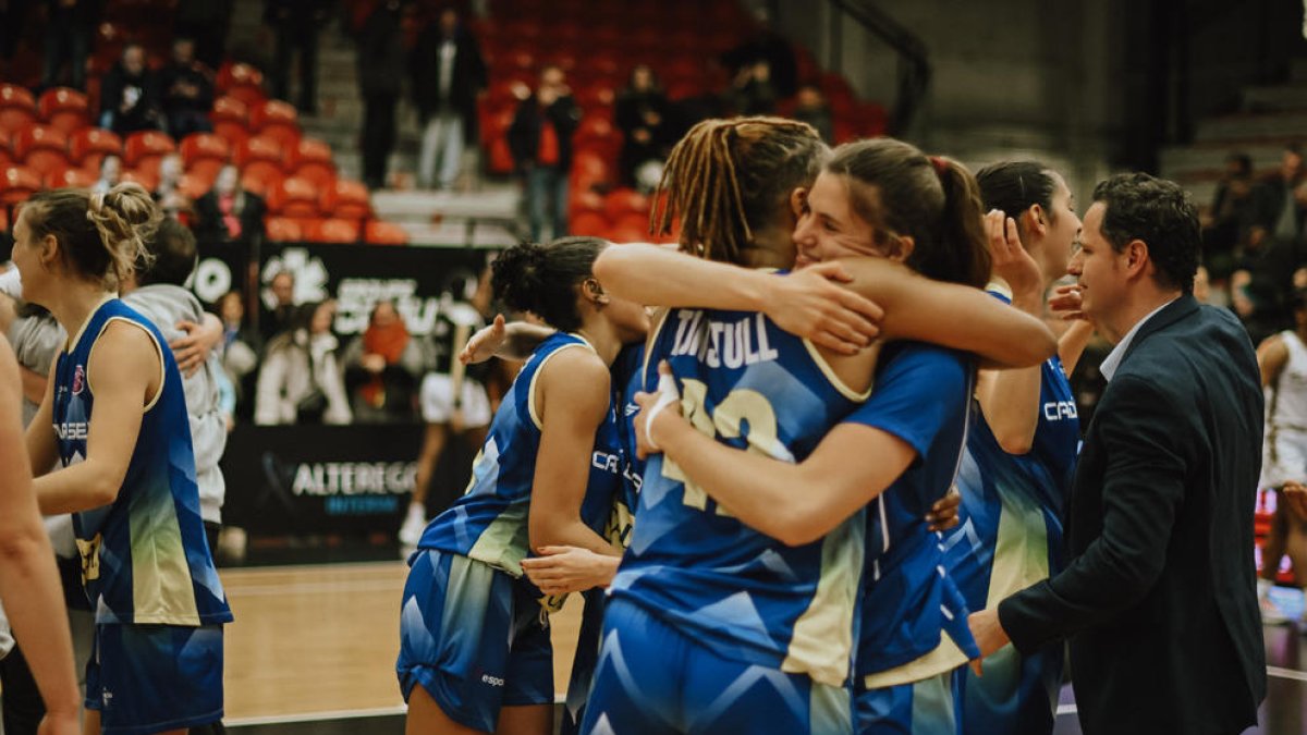 Jugadoras del Cadí celebran la clasificación el pasado miércoles.