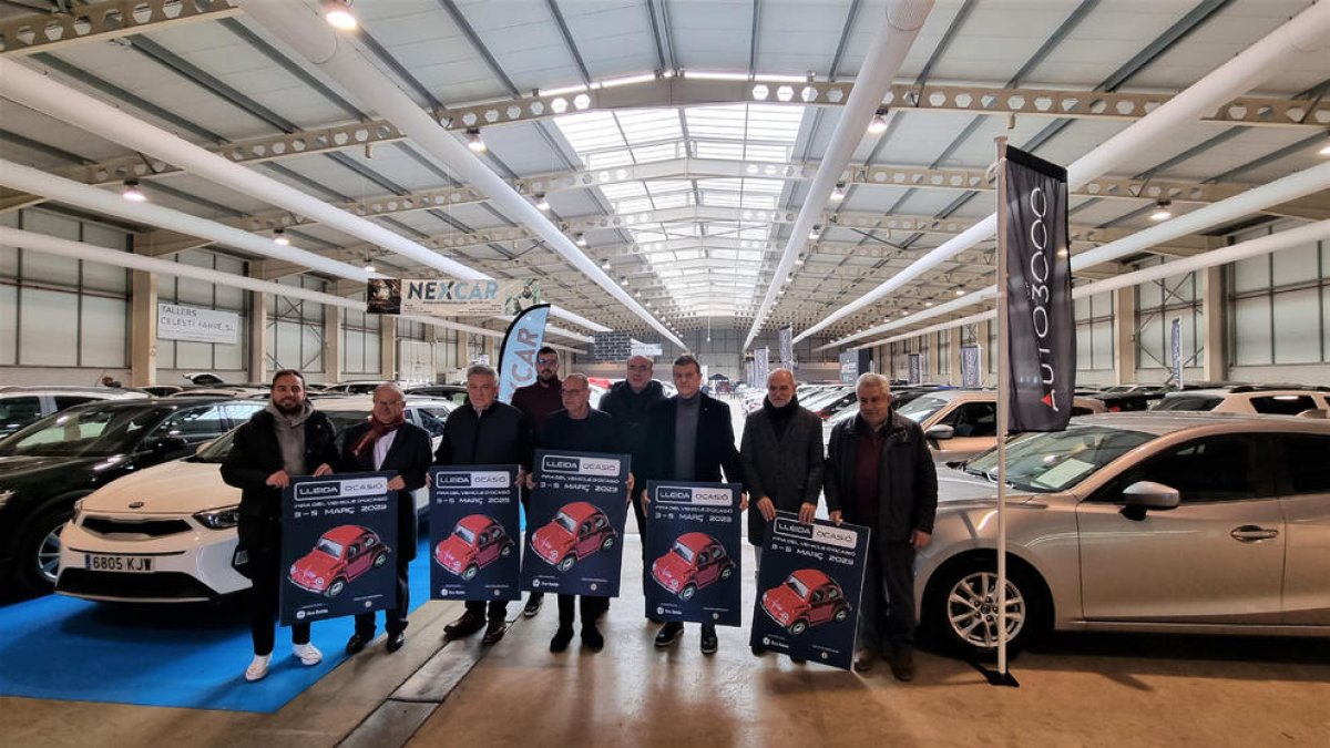Autoridades y responsables del certamen inauguraron ayer el Lleida Ocasió en Fira de Lleida.