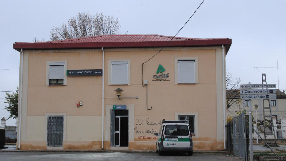 Imatge ahir de l’estació de tren de Bell-lloc, on van ocórrer els fets.