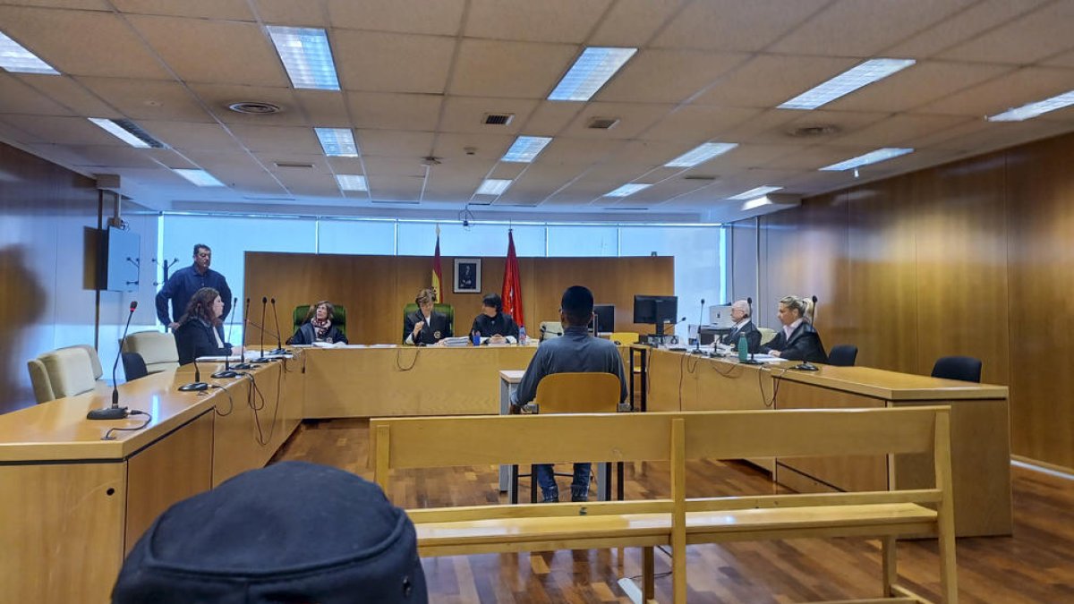 Quatre anys de presó al jove que va deixar borni un infermer per demanar-li que utilitzés la mascareta