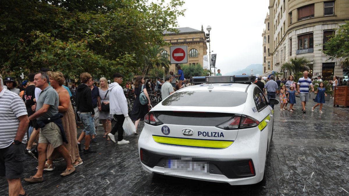 Ciudadanos disfrutan de la Semana Grande de San Sebastián.
