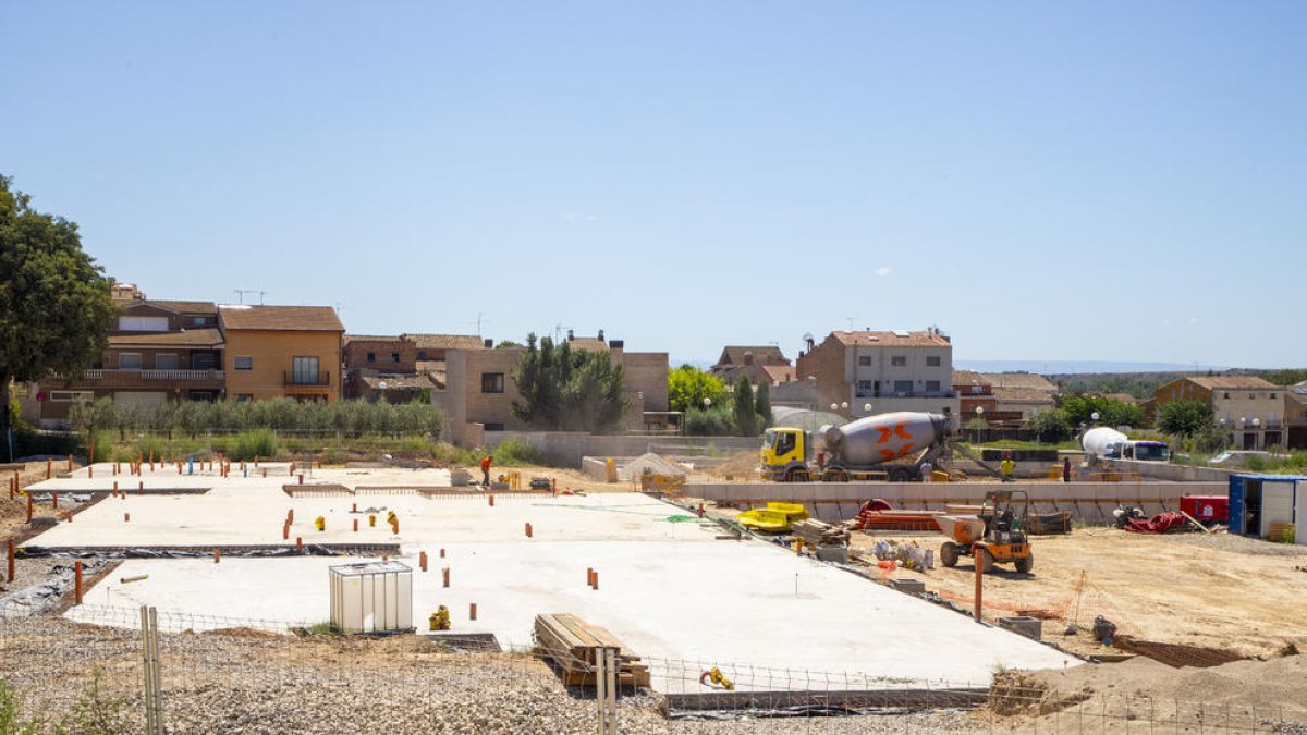 Imatge de les obres per construir la base de la nova escola d’Albesa.
