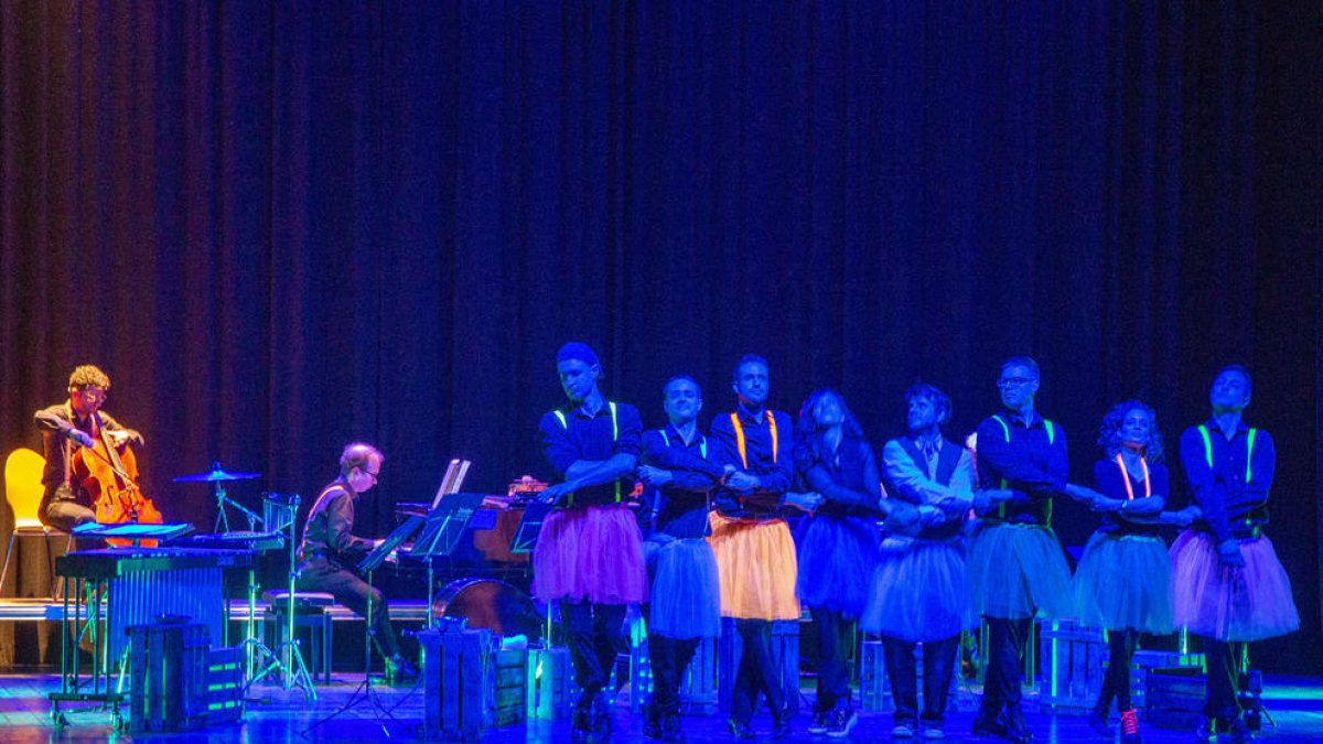 Lleidart Ensemble va posar en escena una obra satírica i plena de fantasia dins del cicle ‘Tàrrega Sona’.