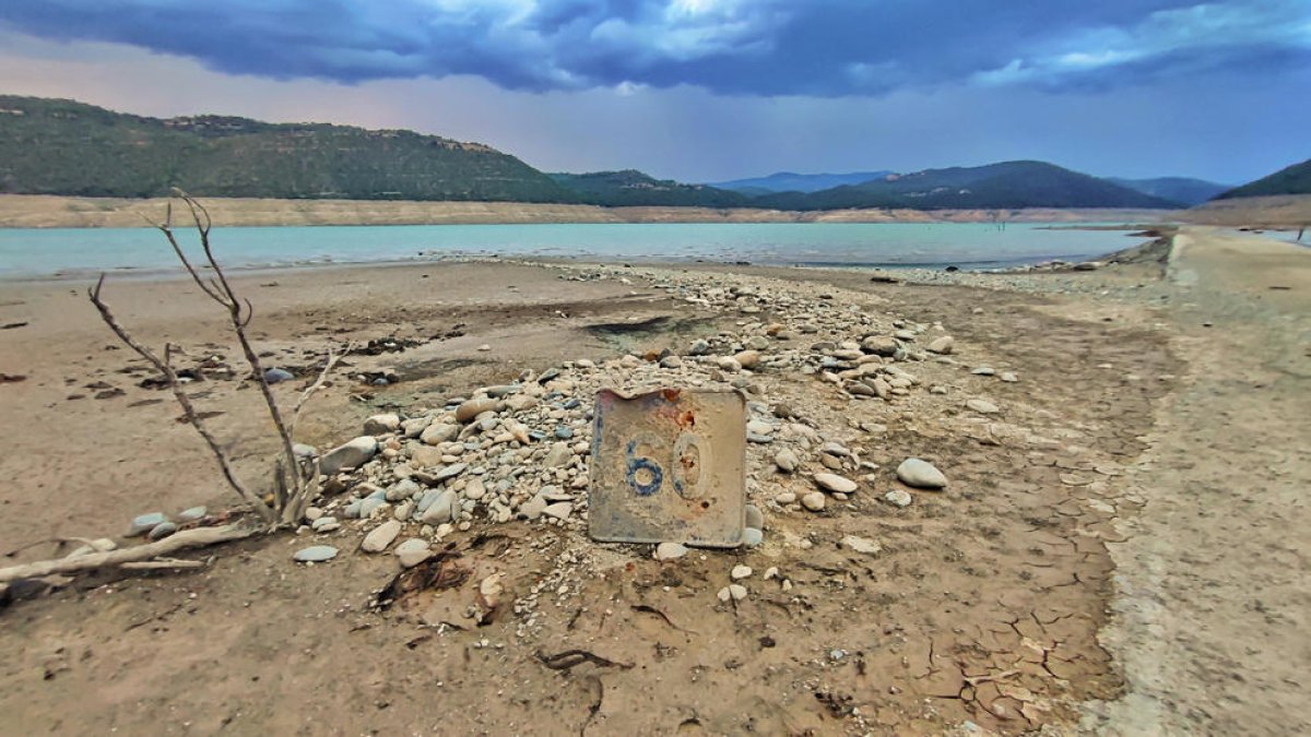 El pantano de Rialb, que almacenaba 16 hectómetros y estaba al 4% de su capacidad.