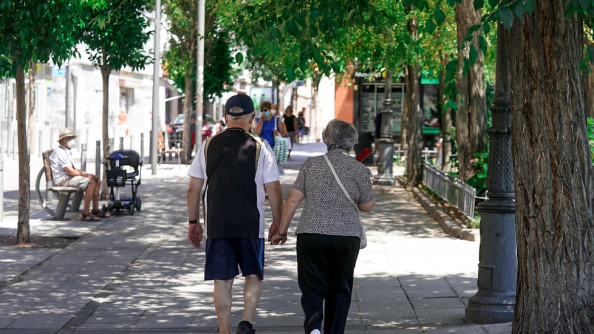 La ràtio de població més gran de seixanta-quatre anys sobre el total de gent en edat de treballar, passaria del 29,5% del 2019 al 59,5% del 2050.